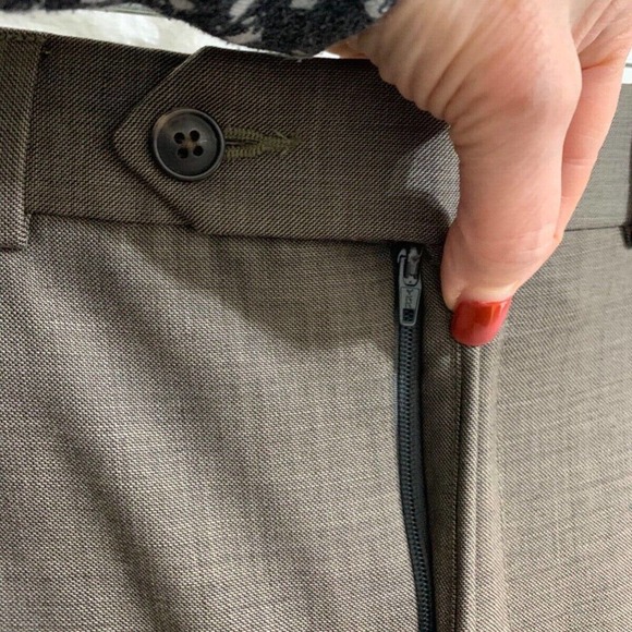 (T24) NWT Stafford brown mens pleated & cuffed dress pant, 44Wx32L, flaw noted - Picture 2 of 10